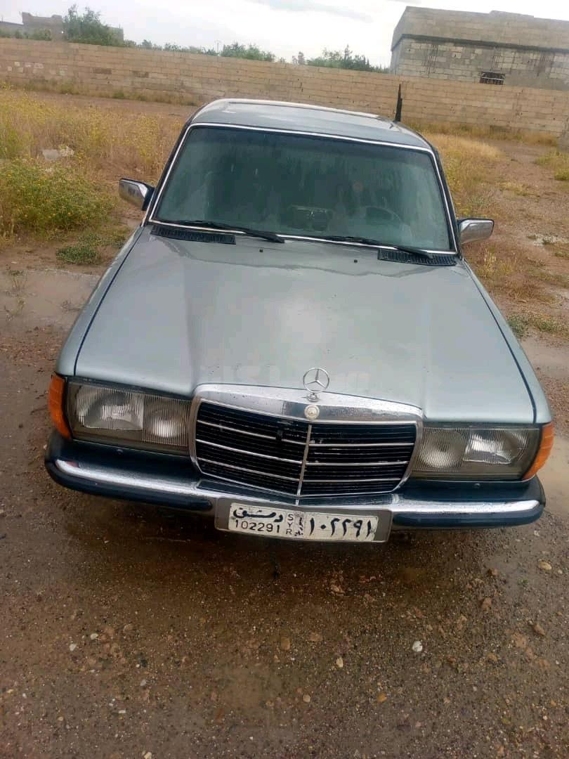 مرسيدس بينز 230 1982