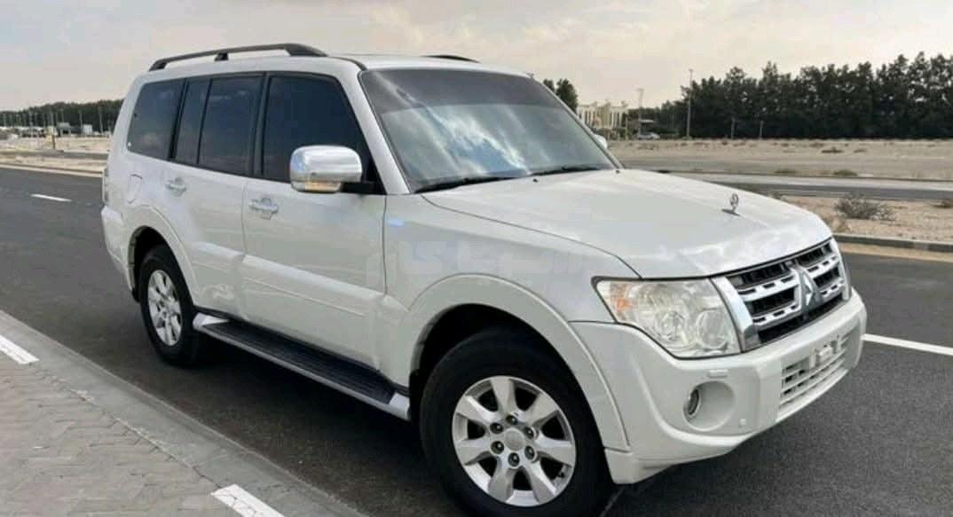 ميتسوبيشي Pajero 2014
