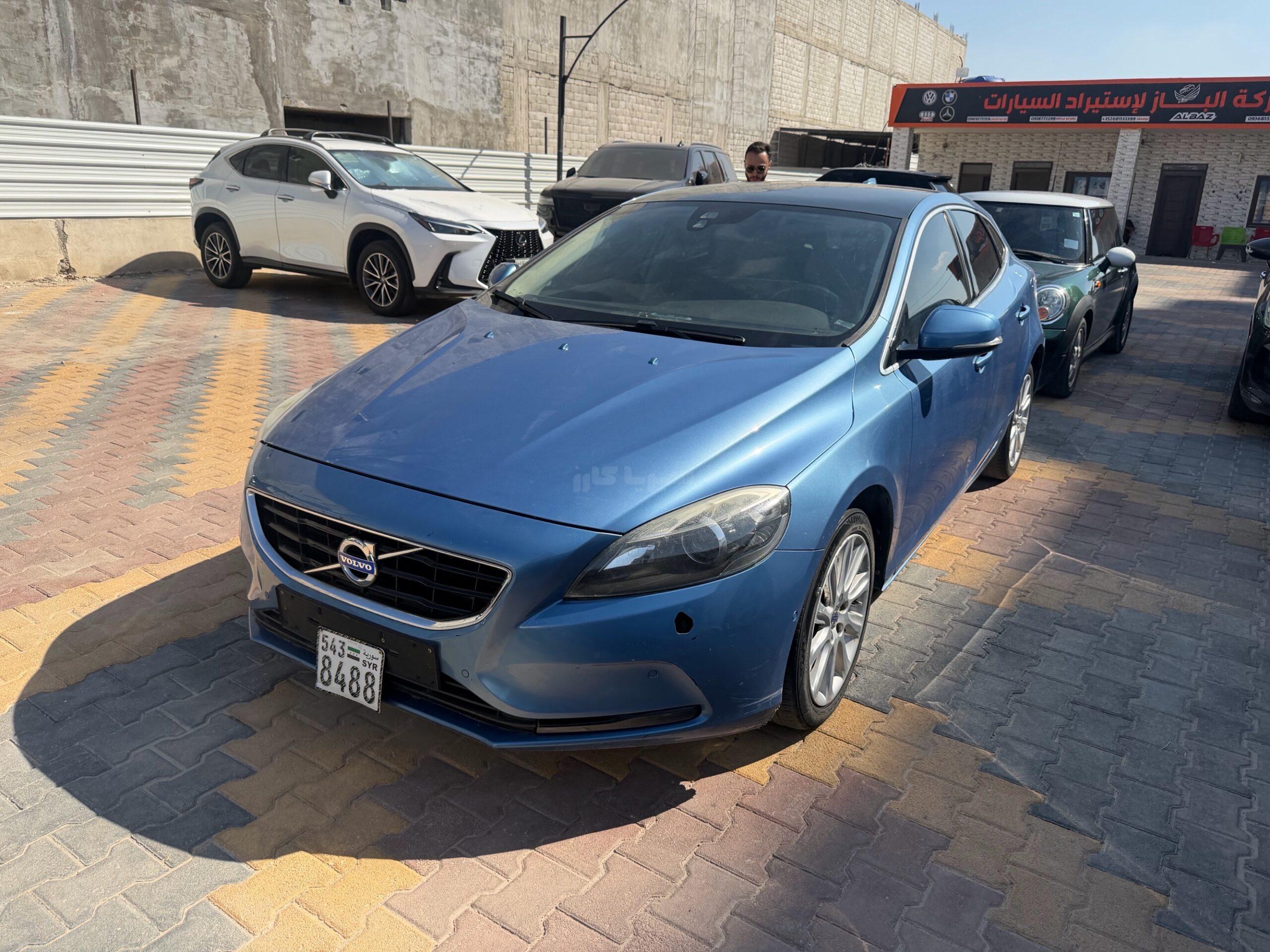 فولفو V40 2015